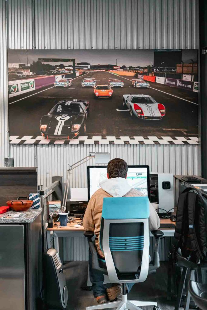 GT1 Garage small size-2 (1)